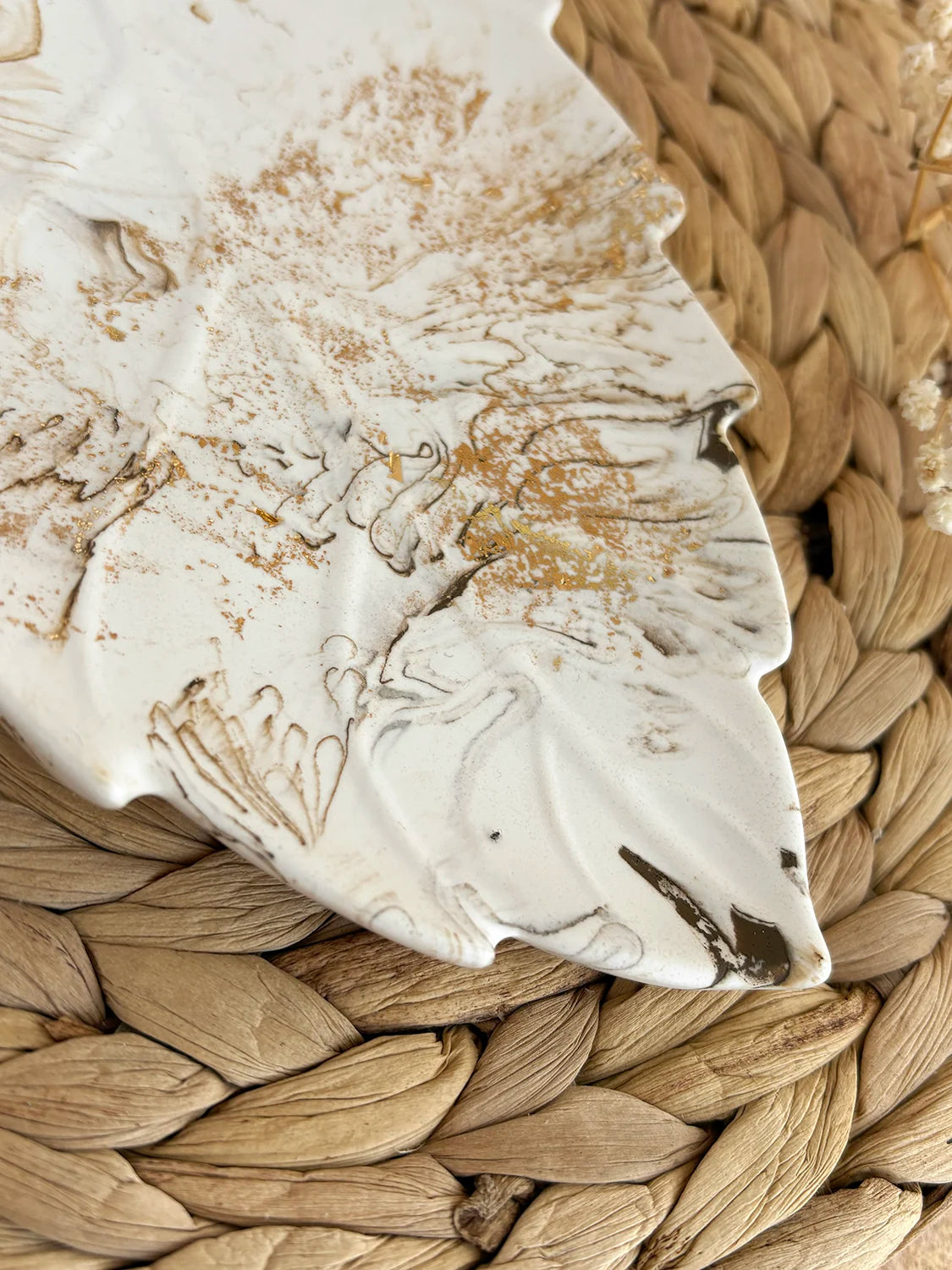 Plateau à bijoux feuille marbre et or
