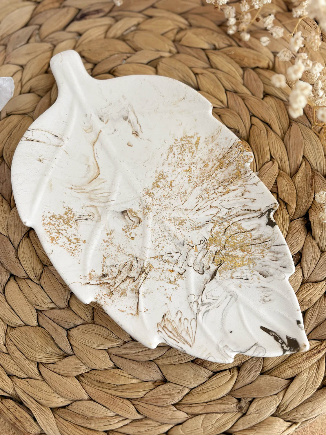 Plateau à bijoux feuille marbre et or