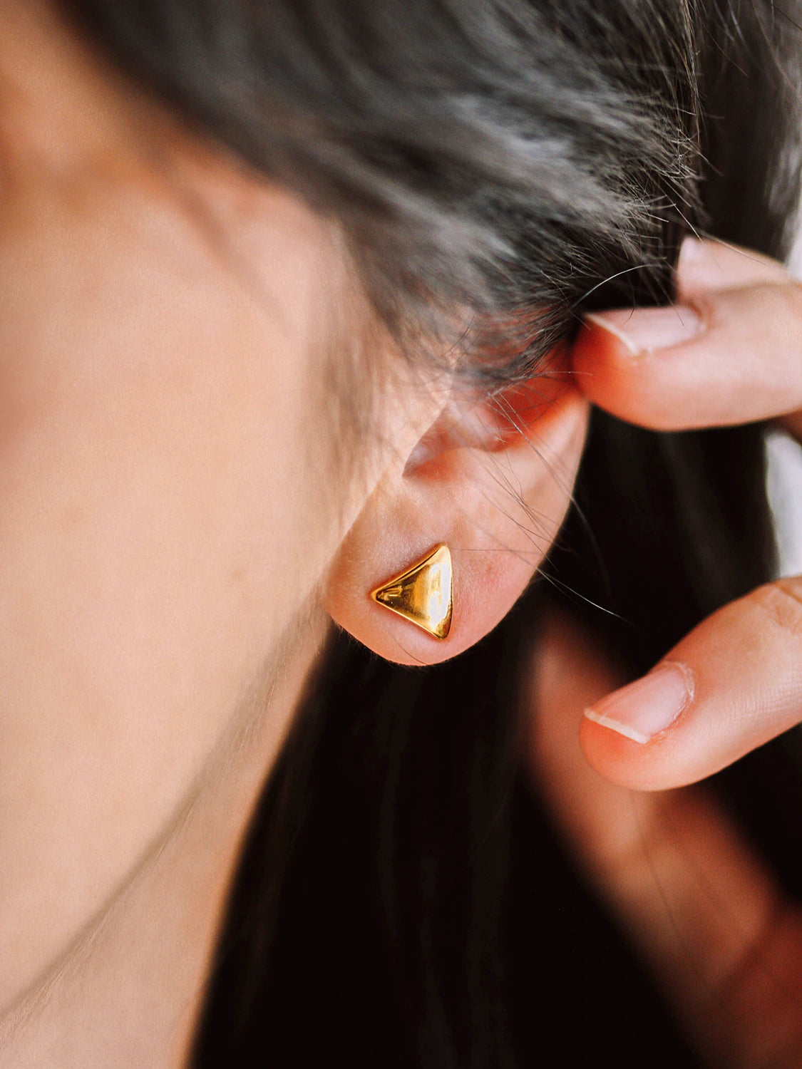 Clous d'oreilles SHE IS Fearless doré