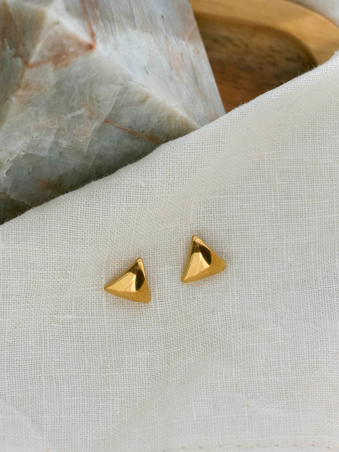 Clous d'oreilles SHE IS Fearless doré