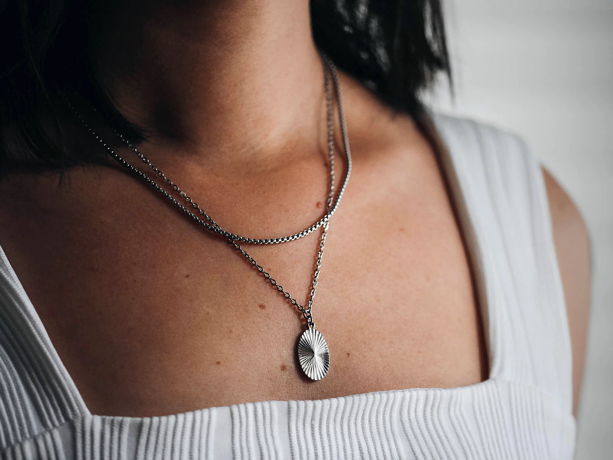 Collier SHE IS Amazing