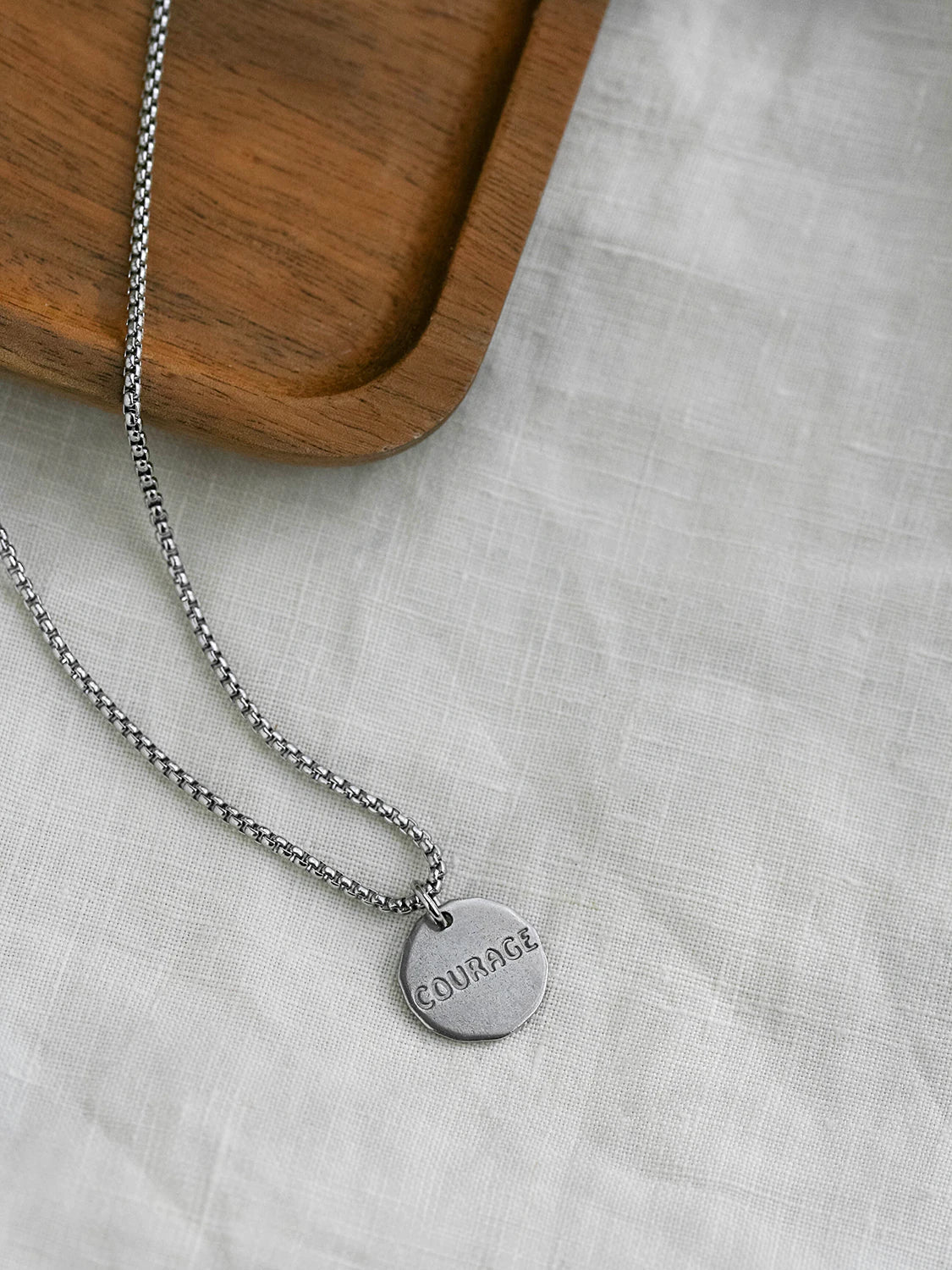 Collier SHE IS Courageous