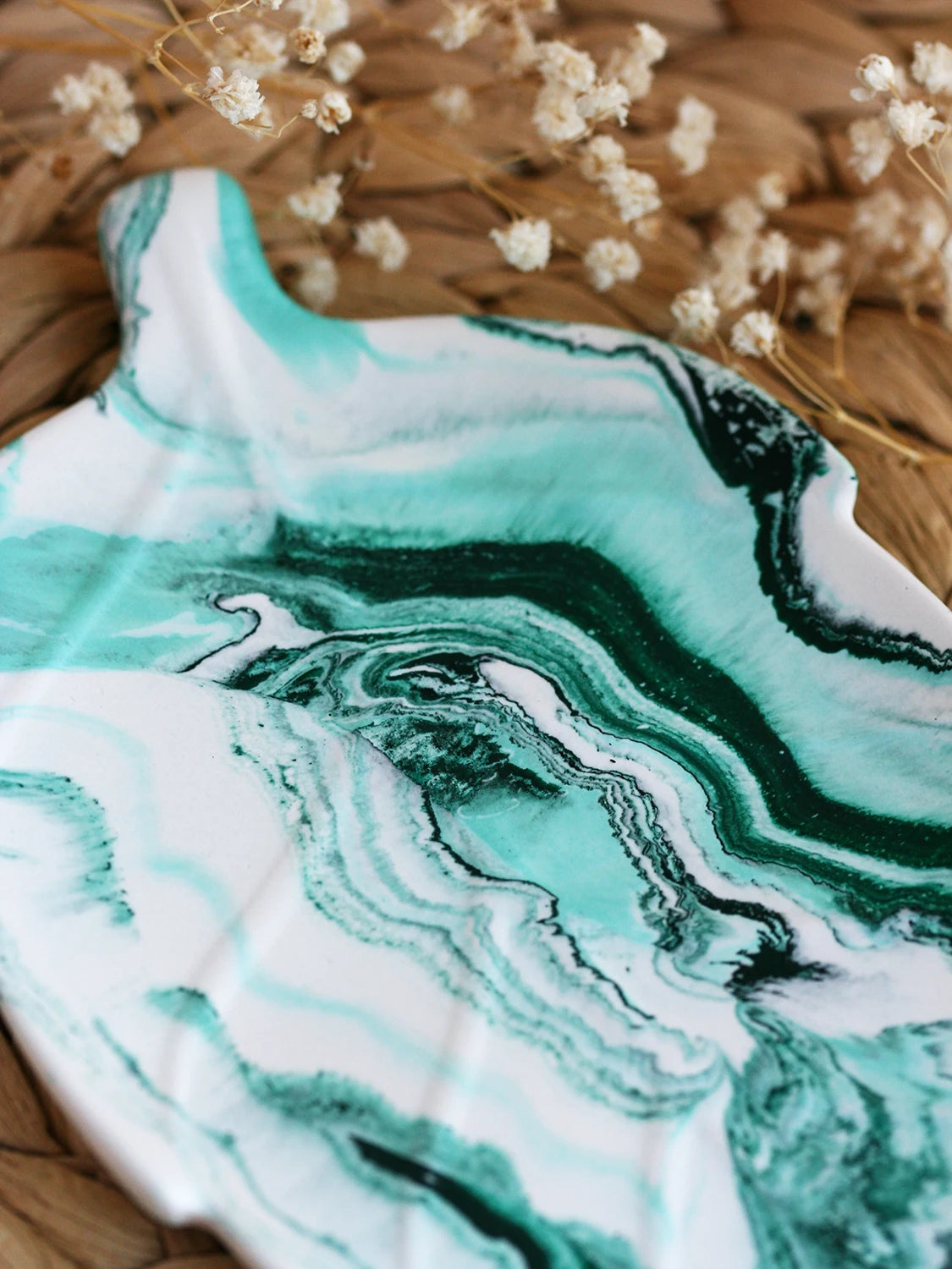 Plateau à bijoux feuille marbré turquoise & blanc – Série Néréide