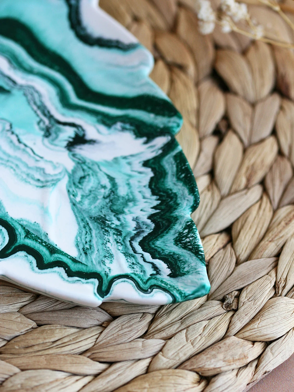 Plateau à bijoux feuille marbré turquoise & blanc – Série Néréide