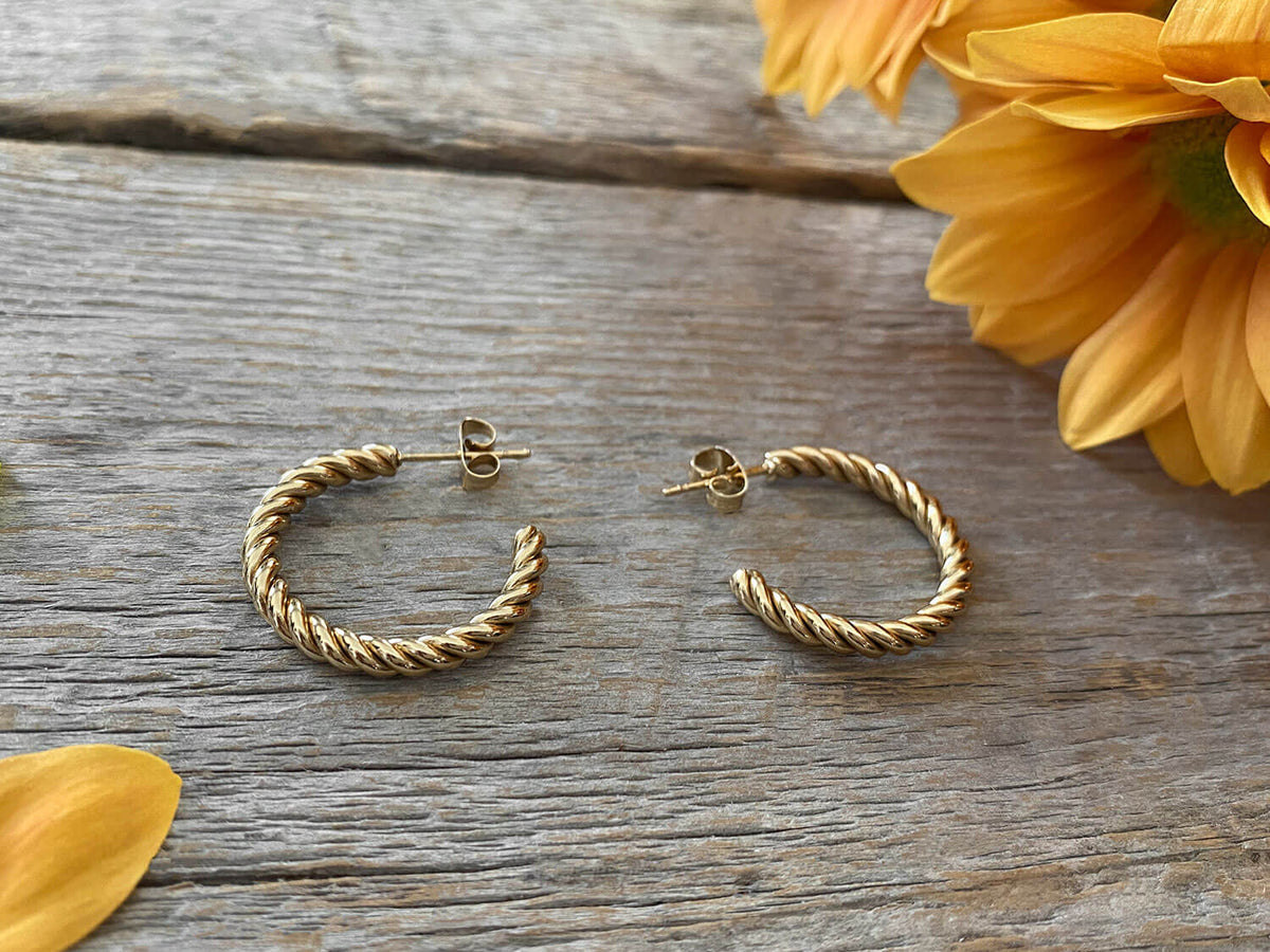 Clous d'oreilles Torsade dorée