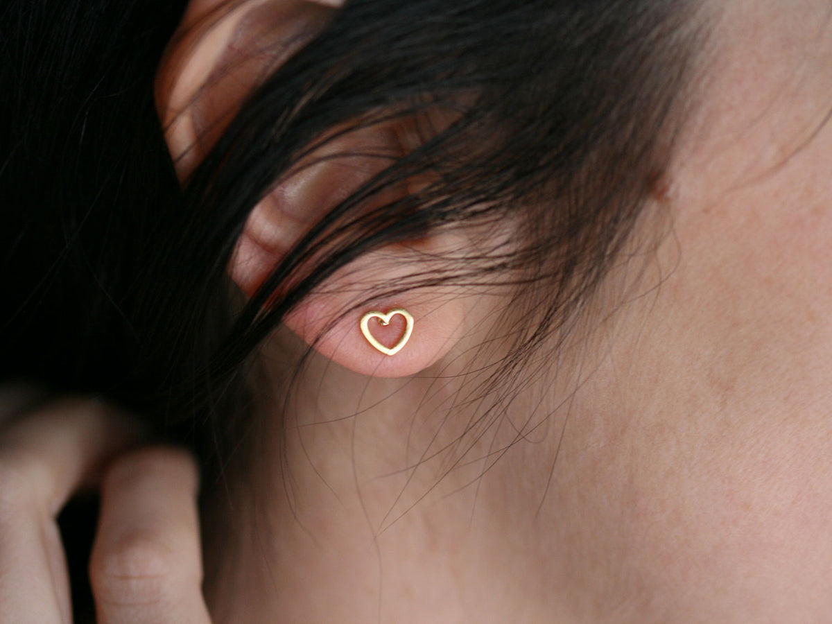 Clous d'oreilles Yoko