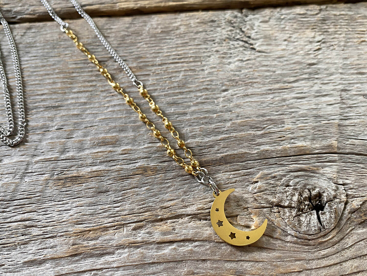 Collier Hëna